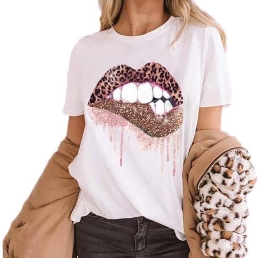 Glittery Leopard Lips Graphic Print T-Shirt
